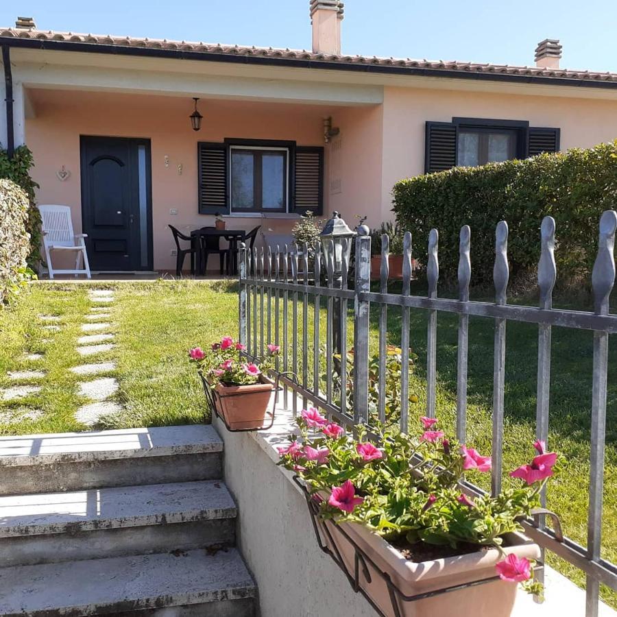 Residence Ai Campi Da Golf Saturnia Exterior photo