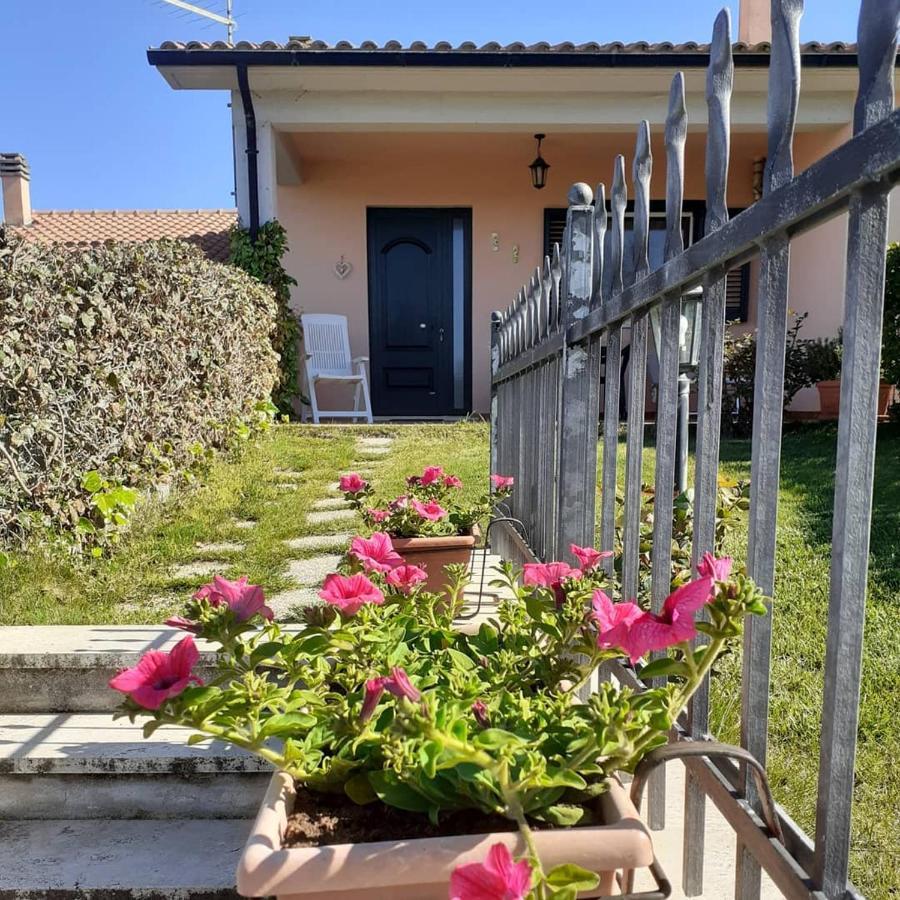 Residence Ai Campi Da Golf Saturnia Exterior photo