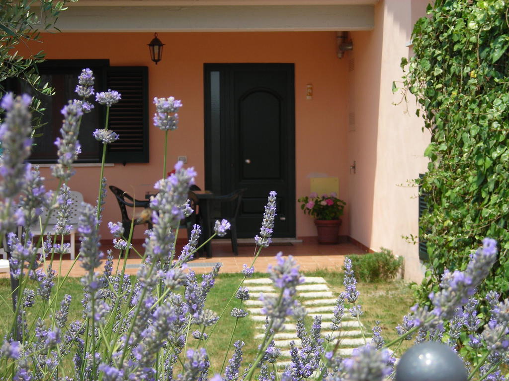 Residence Ai Campi Da Golf Saturnia Exterior photo