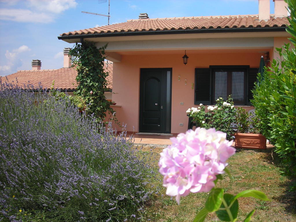 Residence Ai Campi Da Golf Saturnia Exterior photo