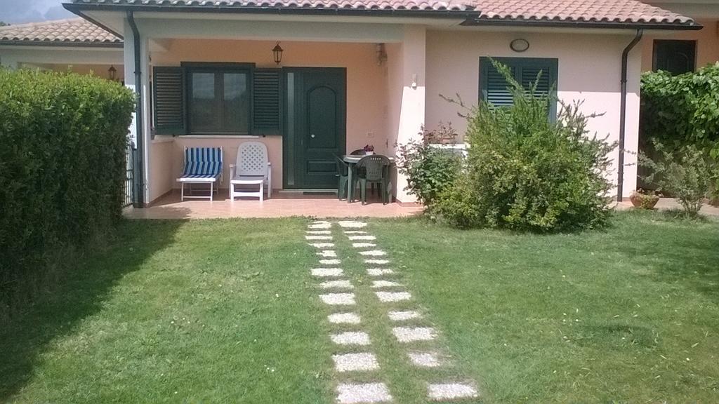Residence Ai Campi Da Golf Saturnia Exterior photo