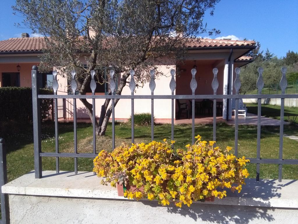 Residence Ai Campi Da Golf Saturnia Exterior photo