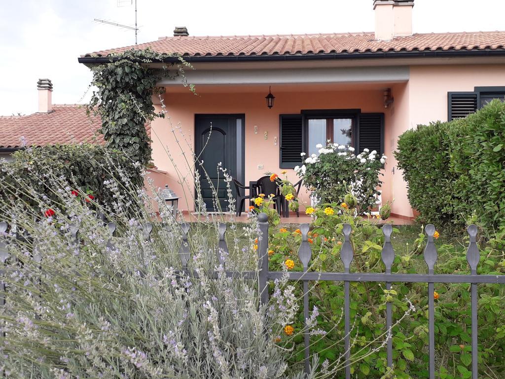 Residence Ai Campi Da Golf Saturnia Exterior photo