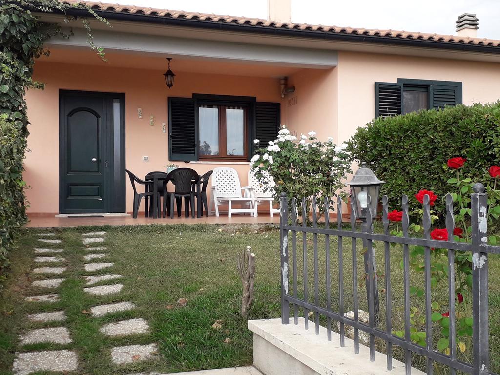 Residence Ai Campi Da Golf Saturnia Exterior photo