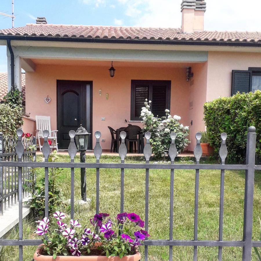Residence Ai Campi Da Golf Saturnia Exterior photo